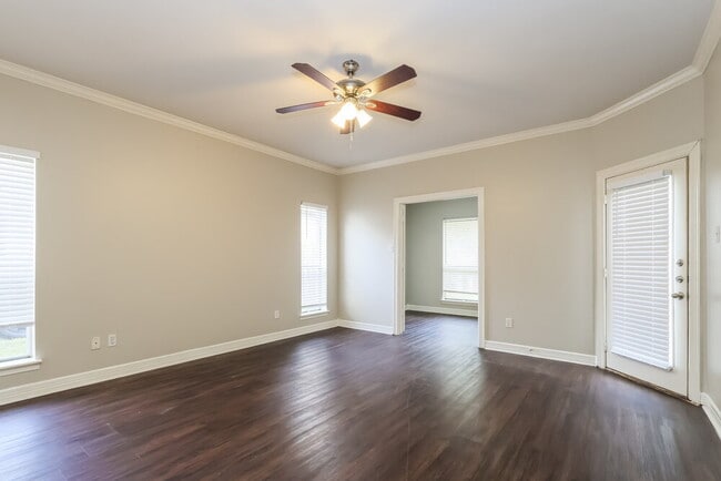 Building Photo - 5623 Evergreen Valley Dr