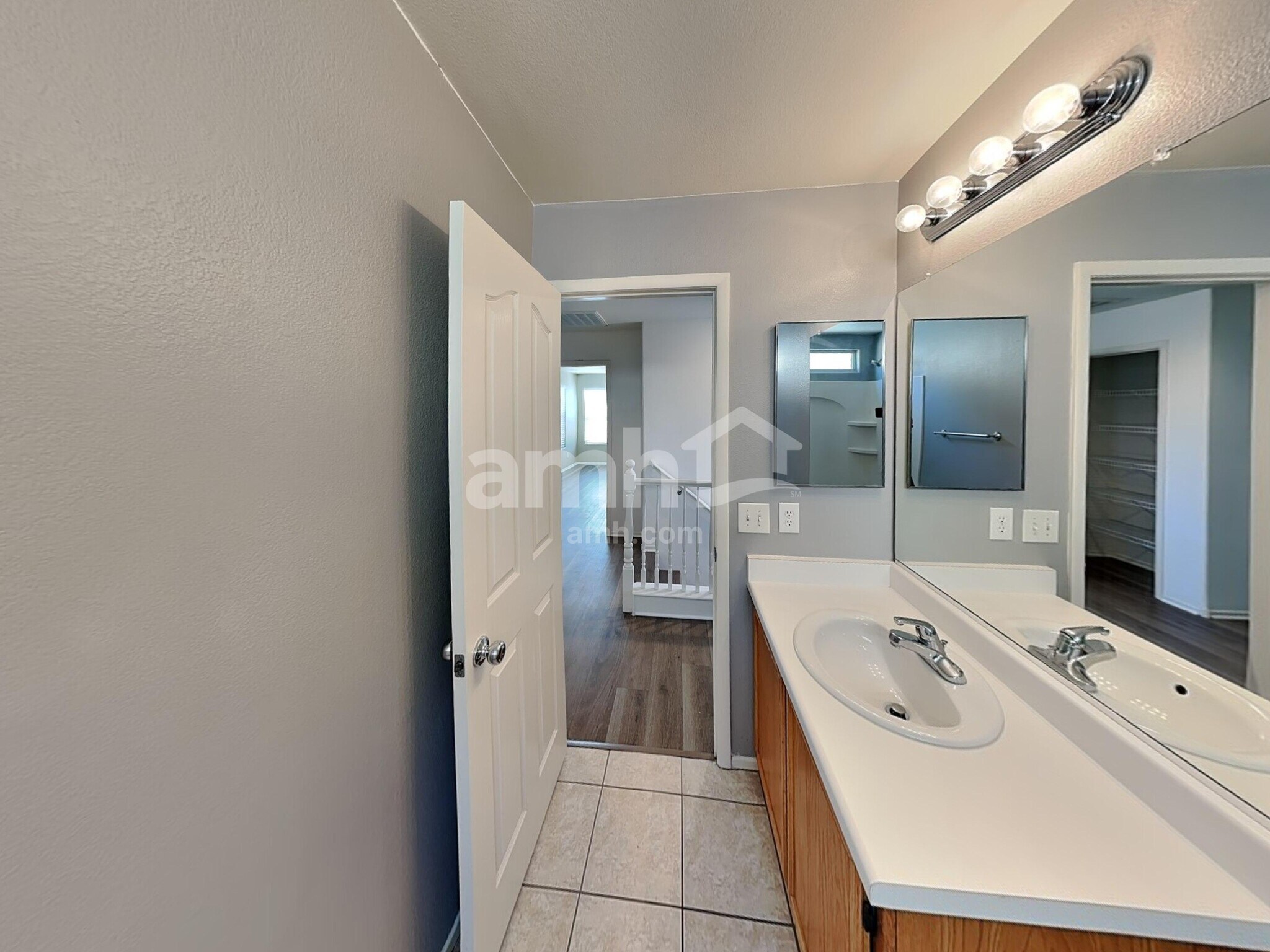 Building Photo - 79 Japonica Ave