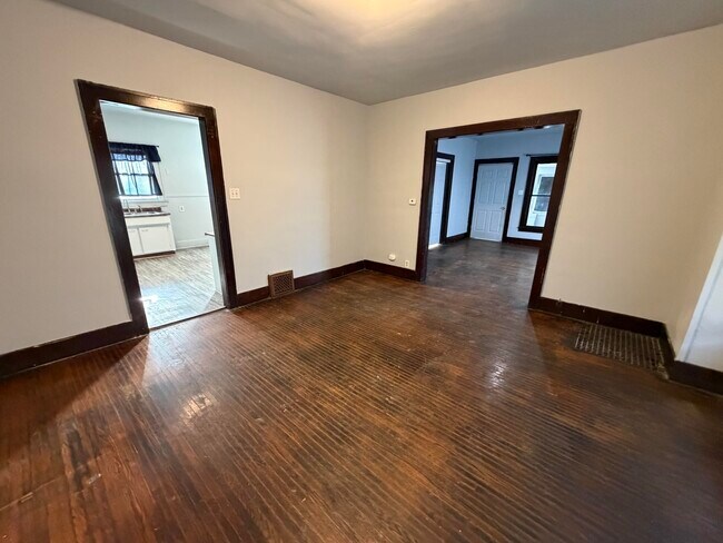 Building Photo - 1519 Fairchild-E