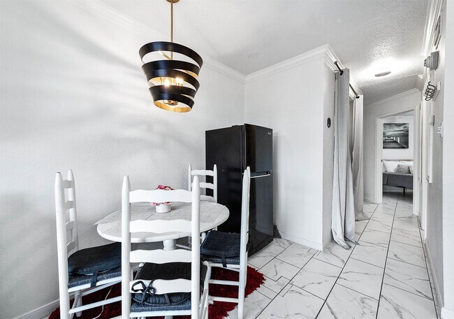 Building Photo - 6300 Seawall Blvd