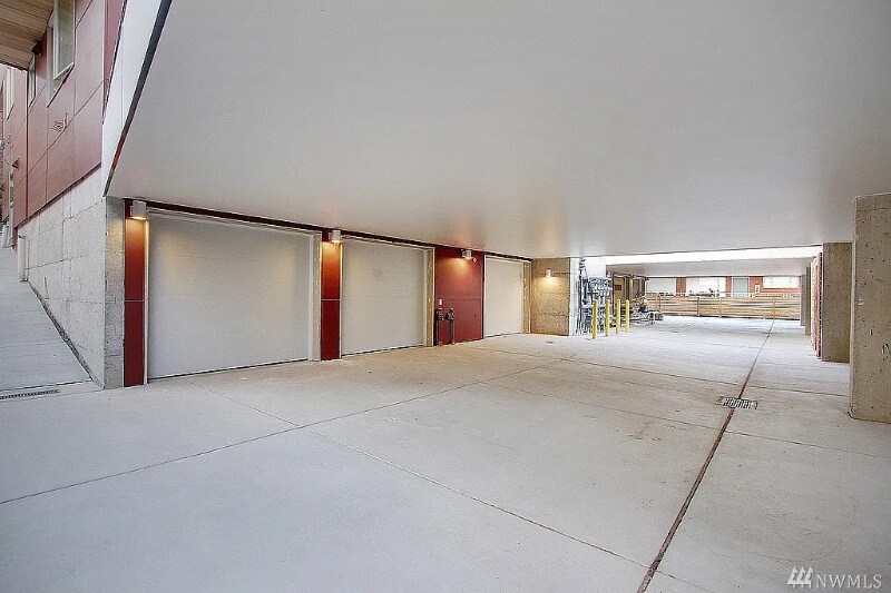 Building Photo - 327 W Olympic Pl