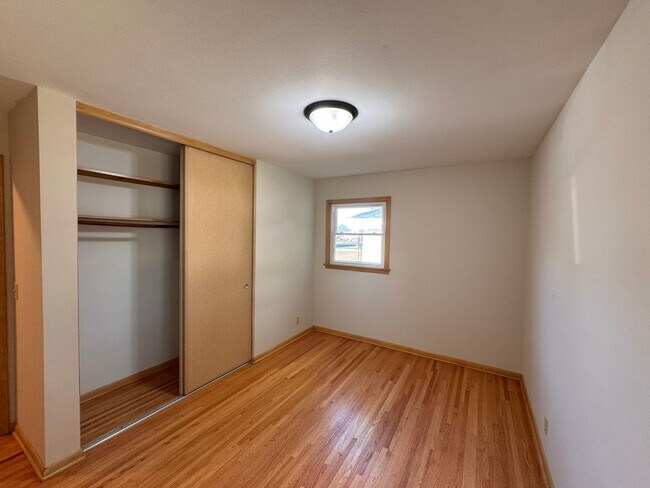 Building Photo - AVAILABLE NOW! Gorgeous, Newly Renovated 5 Bedroom, 2 Bathroom Single Family Home w/Huge Fenced I...