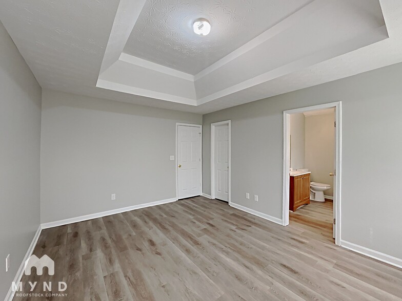 Building Photo - 2892 Two Lakes Cir