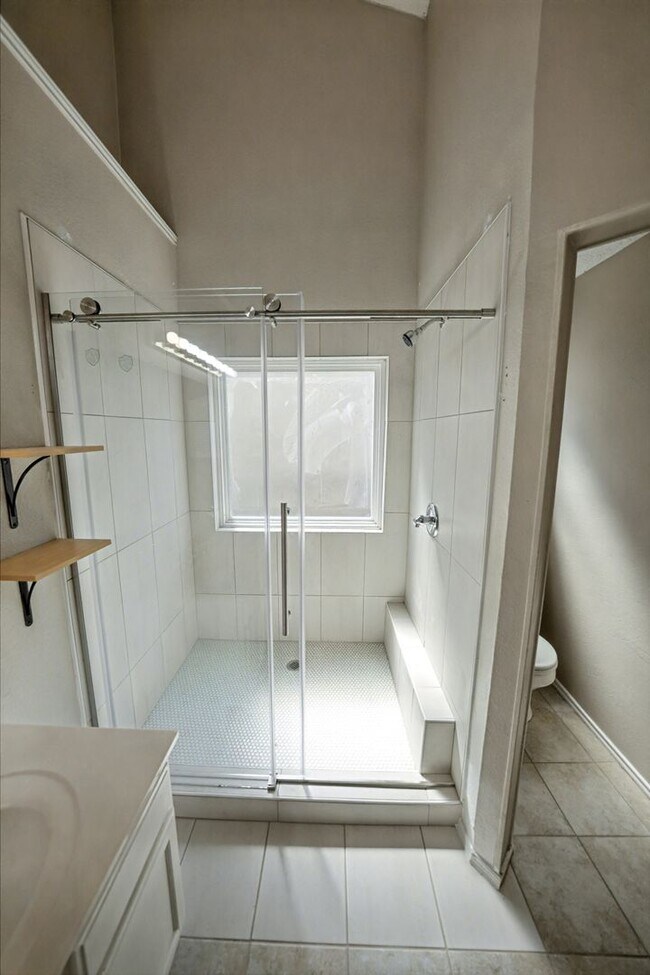 Building Photo - Great Home Near Randolph AFB - Realtor Com...