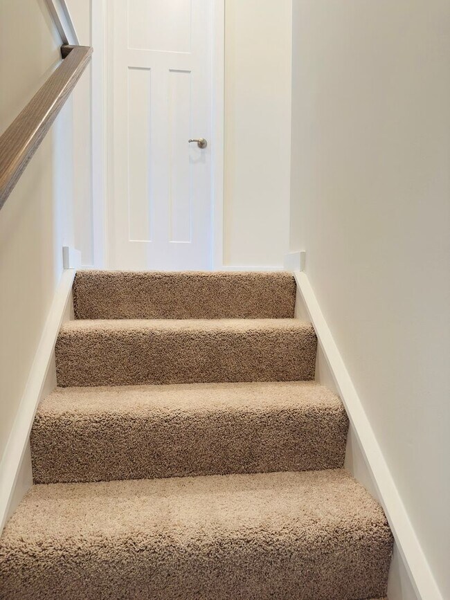 Building Photo - Brand New 4 Bed 3.5 Bath End Unit Townhome in Inwood