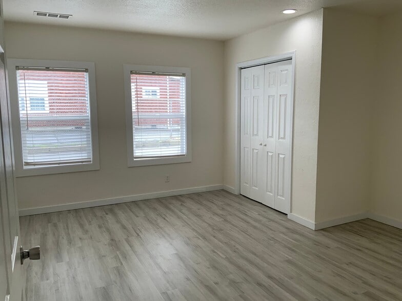 Building Photo - 3880 Rohnerville Rd