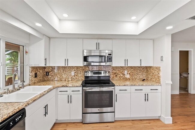 Building Photo - 15026 SW 141st Ct