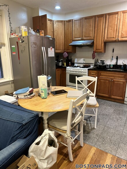 Building Photo - 127 Cedar St