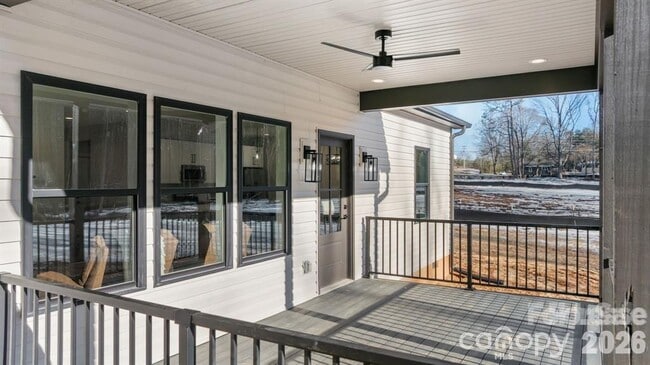 Building Photo - 548 Car Farm Rd