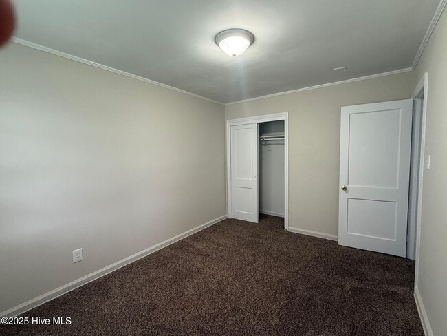 Building Photo - 2253 Onslow Dr