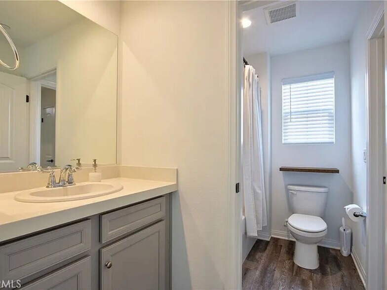 Building Photo - 33022 Clairette Ct