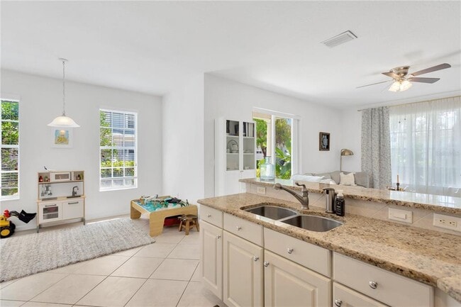 Building Photo - 8307 Manor Club Cir
