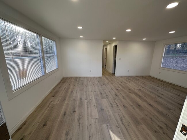 Building Photo - 1416 Oak Ln