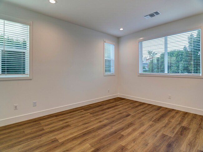 Building Photo - Fantastic 2 story Farm Home 4 bedrooms – 2...