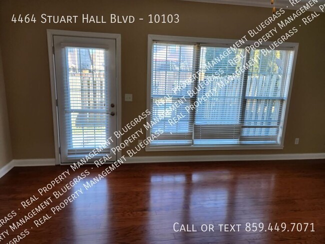 Building Photo - Spacious Townhome in Stuart Hall