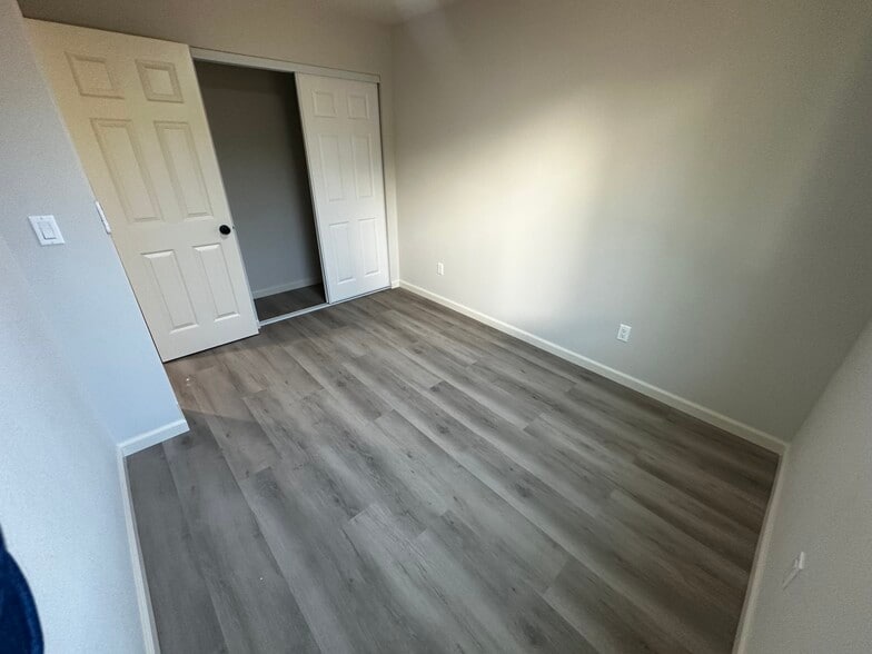 Building Photo - 1720 S Maple St