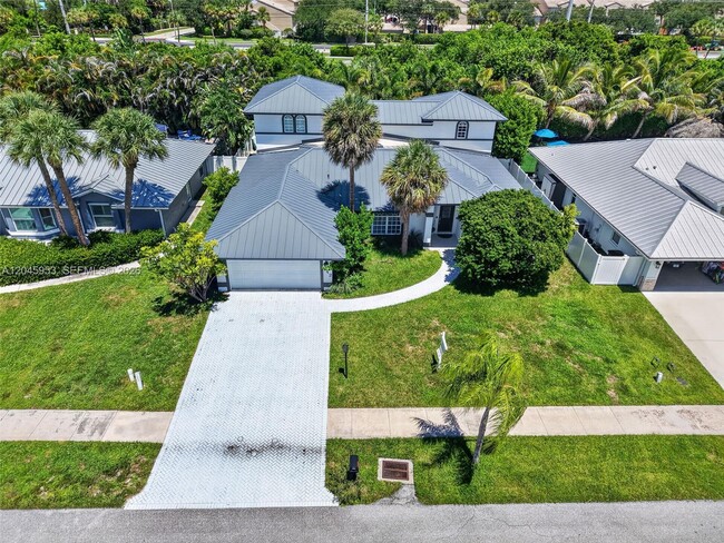 Building Photo - 542 N Cypress Dr
