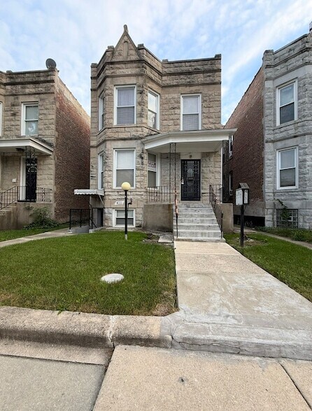 Building Photo - 4111 W Cullerton St