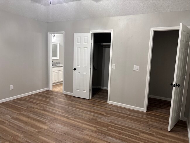 Building Photo - 3402 W Center St