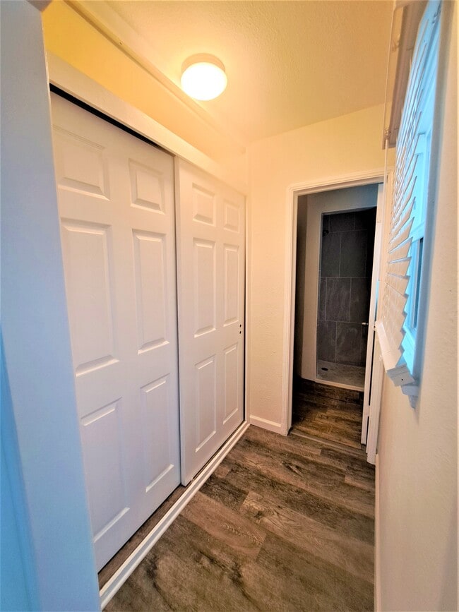 Building Photo - 1309 N La Brea Ave