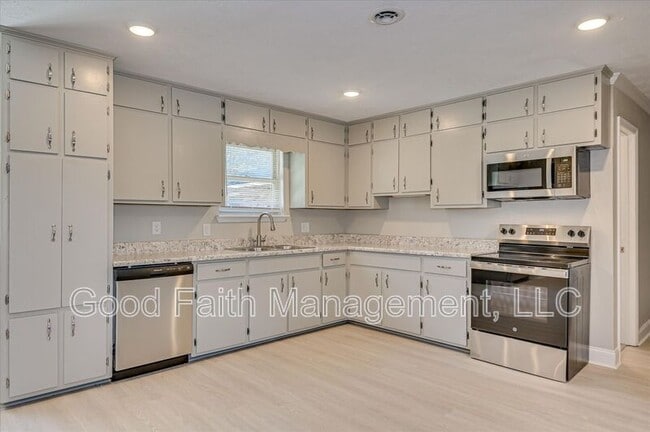 Building Photo - 4022 Windridge Dr