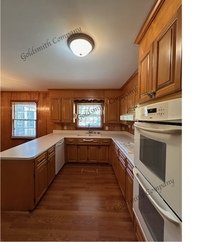 Building Photo - 2 Woodfern Cir