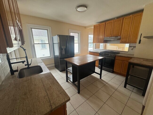 Building Photo - 190 Whitney Ave