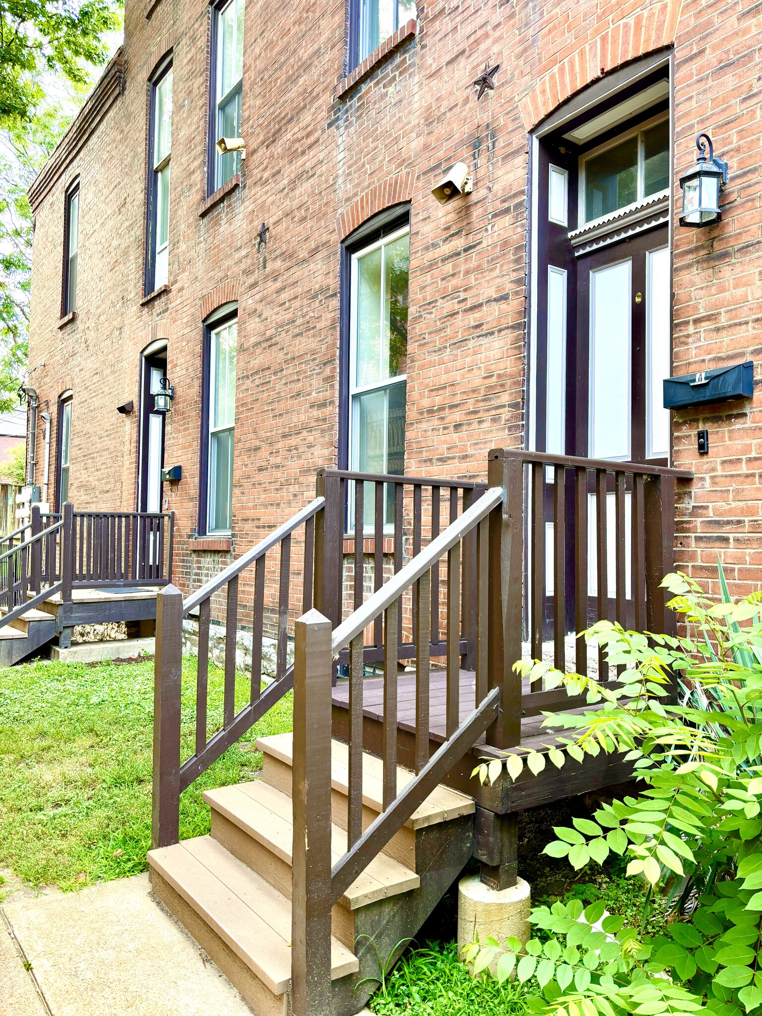 Building Photo - 2325 S 10th St