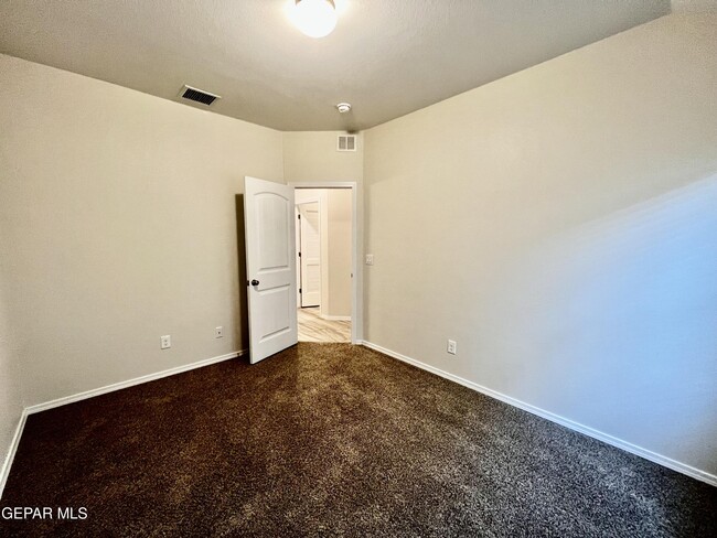 Building Photo - 1020 Indigo Sky St