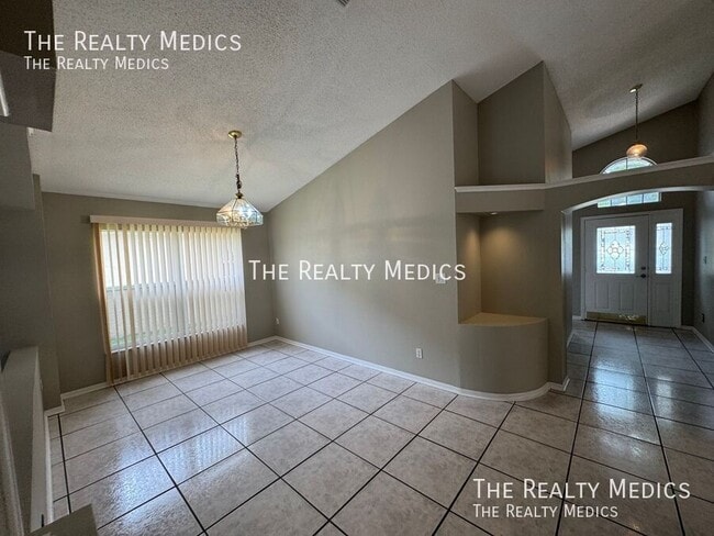 Building Photo - 833 Brightview Dr