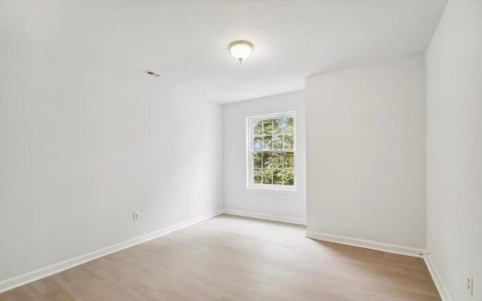 Building Photo - 116 Water Fountain Way