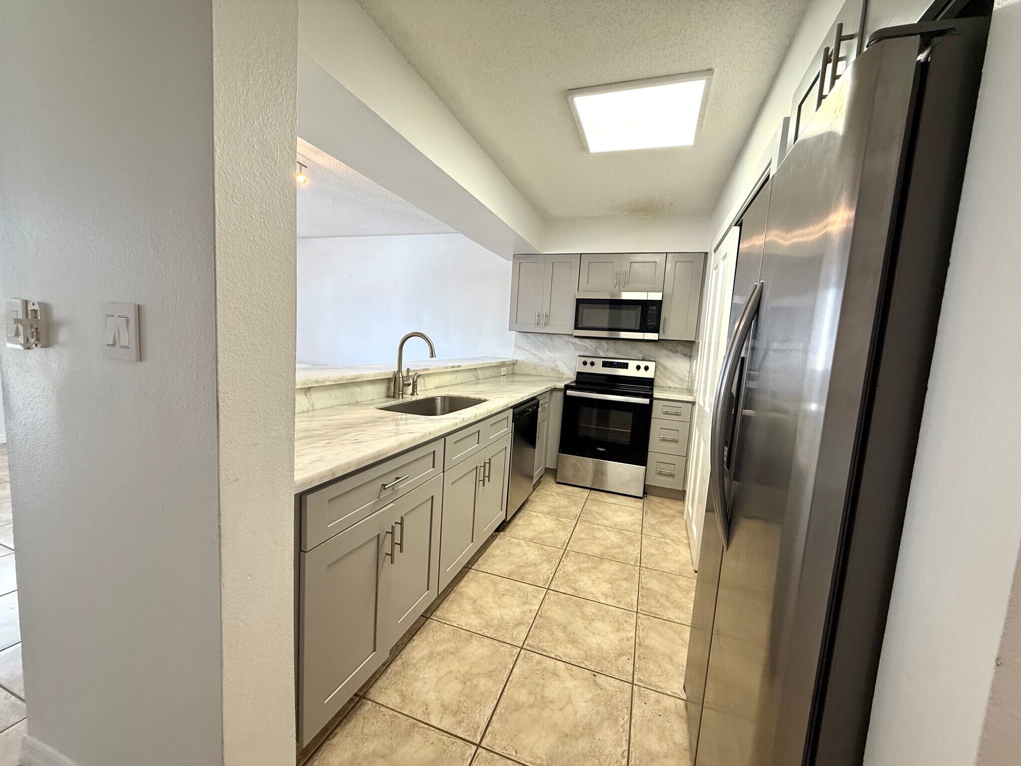 Building Photo - 3930 S Roosevelt Blvd