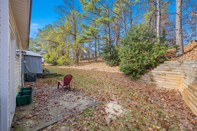 Building Photo - This immaculate 3-bed, 2.5 bath townhome in the Olde Stone Crossing community with the primary be...