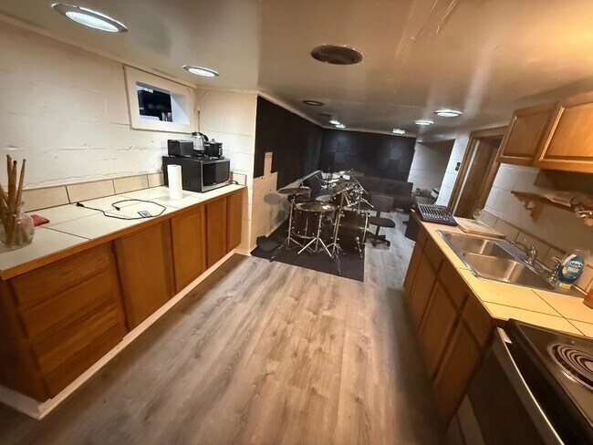 Building Photo - 1610 Atkamire Dr