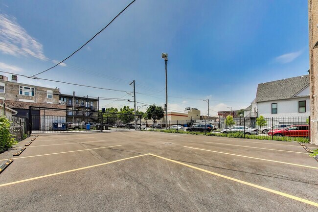 Building Photo - 2023 N Drake Ave