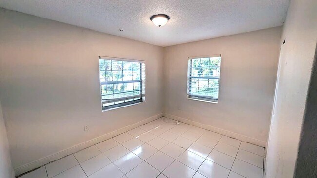 Building Photo - 801 NW 33rd Terrace