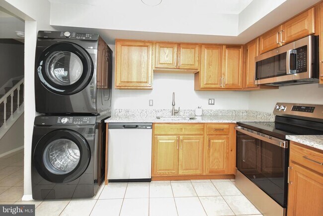 Building Photo - 8853 Teakwood Ct