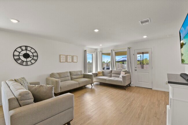Building Photo - 9931 Cliffside Rdg
