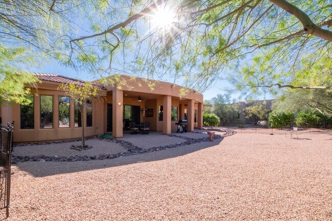 Stunning 3 bedroom, 2.5 bathroom home for lease in beautiful Rio Verde! - 26446 N Avenida del Ray