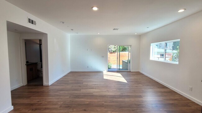 Building Photo - 6034 Craner Ave