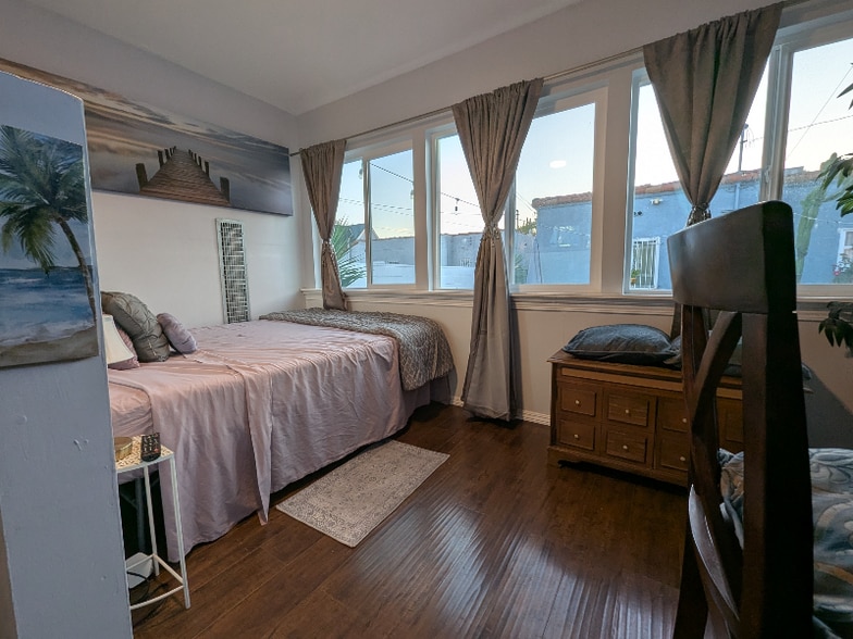 Building Photo - 8735 1/2 Harvard Blvd