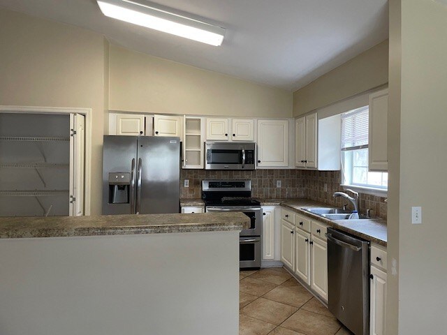 Building Photo - 1319 Blakemore Ct