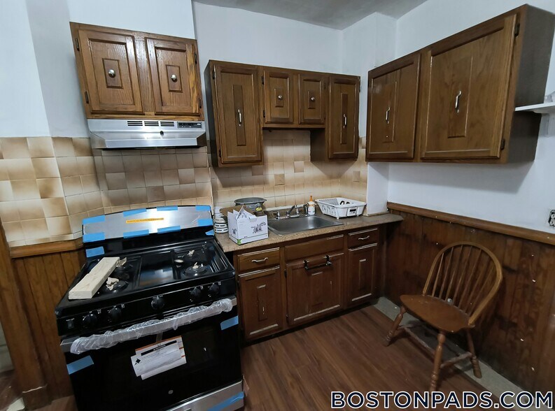 Building Photo - 200 Highland St