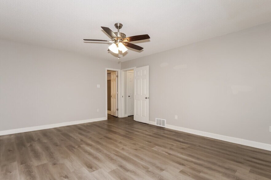 Building Photo - 7333 Eastover Blvd