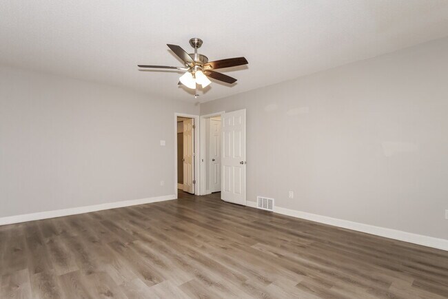 Building Photo - 7333 Eastover Blvd