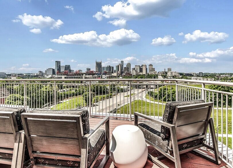 Balcony - 2115 Yeaman Pl