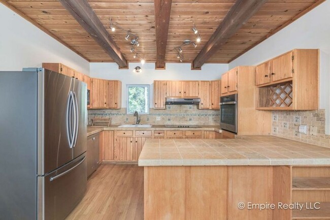 Building Photo - 4 Bed 3 Bath Home off of Gold Hill Rd- PET...