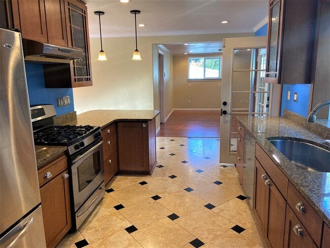 Building Photo - Classic Updated Home Near Whatcom Falls!