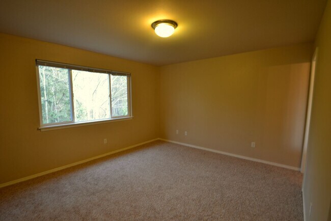 Building Photo - 16897 Lookout Mountain Rd SE