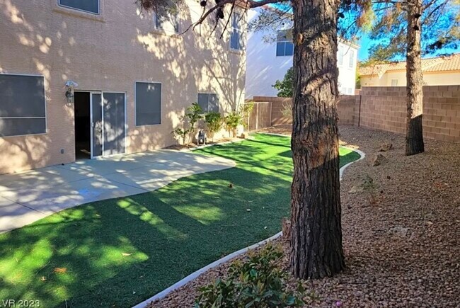 Building Photo - 2121 Tyler Dr